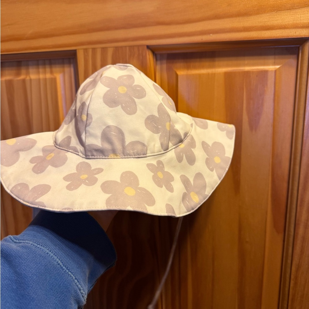 Rylee and Cru sun hat